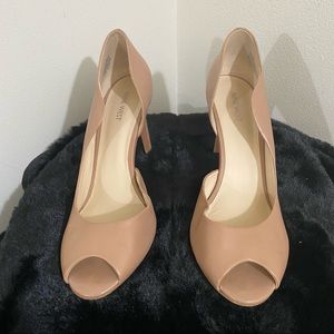Nine West nude peep toe